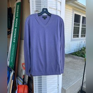 Men’s V-neck sweater